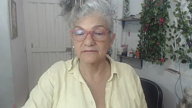 Snapshot of FunnyGrandma chatting on 10, 3, 2025 FunnyGrandma online show from 10, 3, 2025