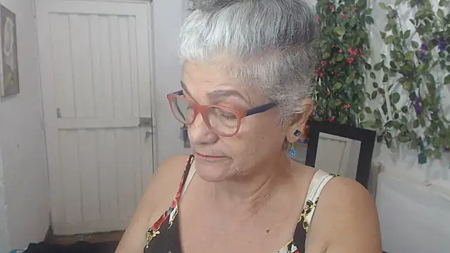 Snapshot of FunnyGrandma chatting on 13, 3, 2025 FunnyGrandma online show from 13, 3, 2025