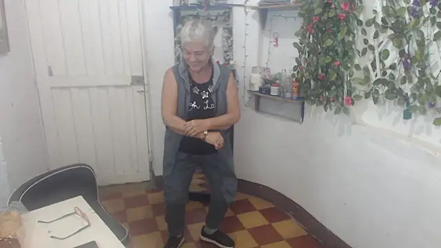 Snapshot of FunnyGrandma chatting on 14, 3, 2025 FunnyGrandma online show from 14, 3, 2025