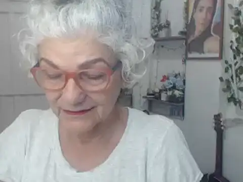 Snapshot of FunnyGrandma chatting on 10, 9, 2025 FunnyGrandma online show from 10, 9, 2025