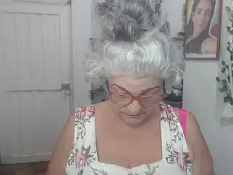 Snapshot of FunnyGrandma chatting on 12, 9, 2025 FunnyGrandma online show from 12, 9, 2025