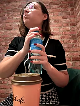 Snapshot of The_Snowwhitee chatting on 11, 10, 2025 The Snowwhitee online show from 11, 10, 2025