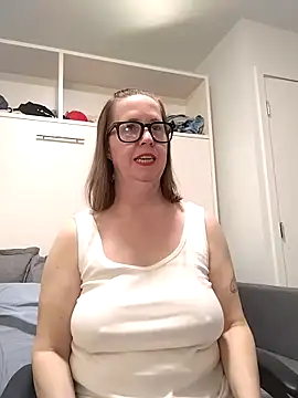 Snapshot of SweetandNaughty1 chatting on 11, 3, 2026 SweetandNaughty1 online show from 11, 3, 2026