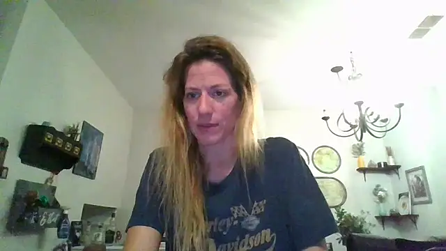 Snapshot of Rhodesxox chatting on 19, 10, 2025 Rhodesxox online show from 19, 10, 2025