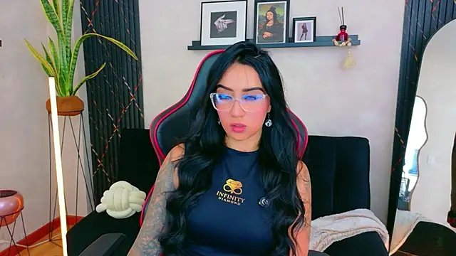 EmmyEvans1 online show from 12, 5, 2026
