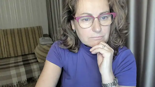 Snapshot of lauraoven chatting on 10, 12, 2024 lauraoven online show from 10, 12, 2024