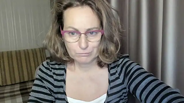 Snapshot of lauraoven chatting on 12, 12, 2024 lauraoven online show from 12, 12, 2024