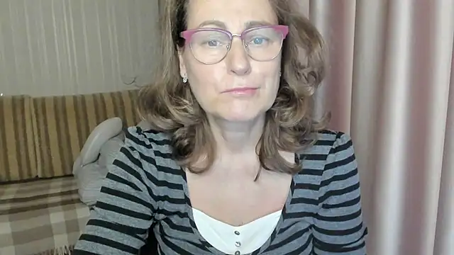 Snapshot of lauraoven chatting on 13, 12, 2024 lauraoven online show from 13, 12, 2024