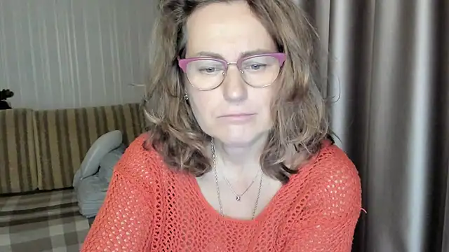 Snapshot of lauraoven chatting on 16, 12, 2024 lauraoven online show from 16, 12, 2024