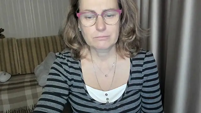 Snapshot of lauraoven chatting on 18, 12, 2024 lauraoven online show from 18, 12, 2024