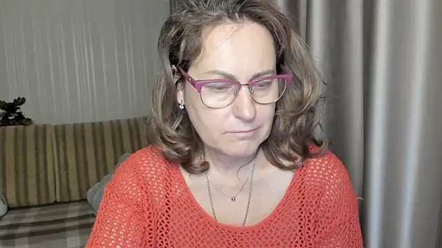 Snapshot of lauraoven chatting on 19, 12, 2024 lauraoven online show from 19, 12, 2024