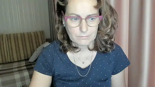 Snapshot of lauraoven chatting on 21, 12, 2024 lauraoven online show from 21, 12, 2024