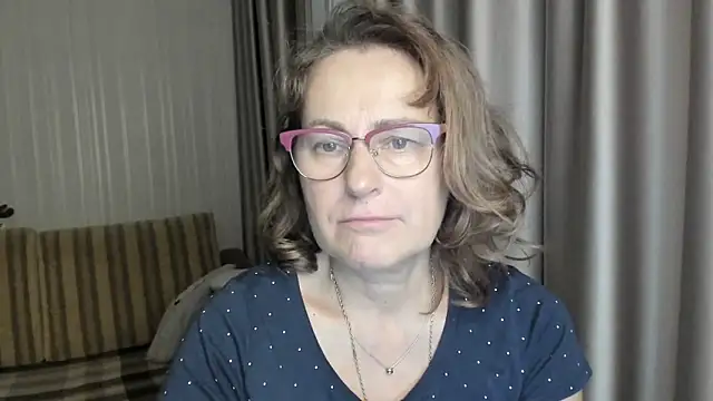 Snapshot of lauraoven chatting on 21, 12, 2024 lauraoven online show from 21, 12, 2024
