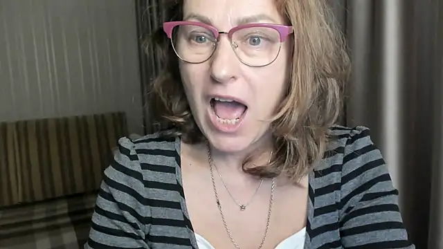 Snapshot of lauraoven chatting on 24, 12, 2024 lauraoven online show from 24, 12, 2024