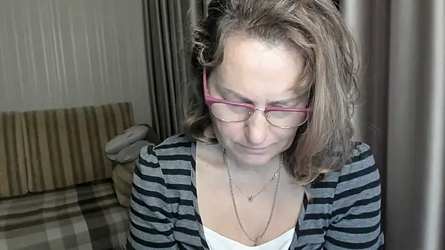 Snapshot of lauraoven chatting on 26, 12, 2024 lauraoven online show from 26, 12, 2024