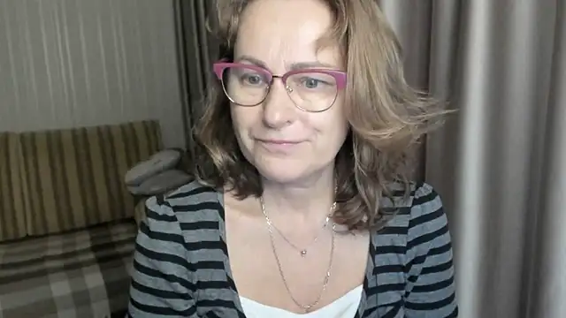 Snapshot of lauraoven chatting on 26, 12, 2024 lauraoven online show from 26, 12, 2024