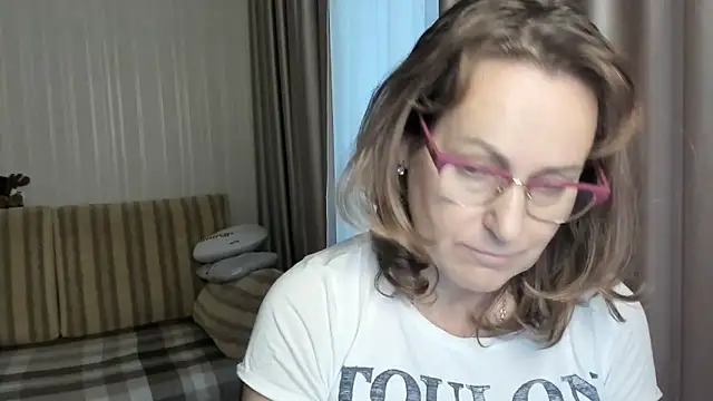 Snapshot of lauraoven chatting on 27, 12, 2024 lauraoven online show from 27, 12, 2024