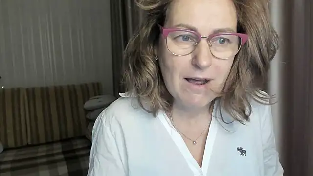 Snapshot of lauraoven chatting on 28, 12, 2024 lauraoven online show from 28, 12, 2024