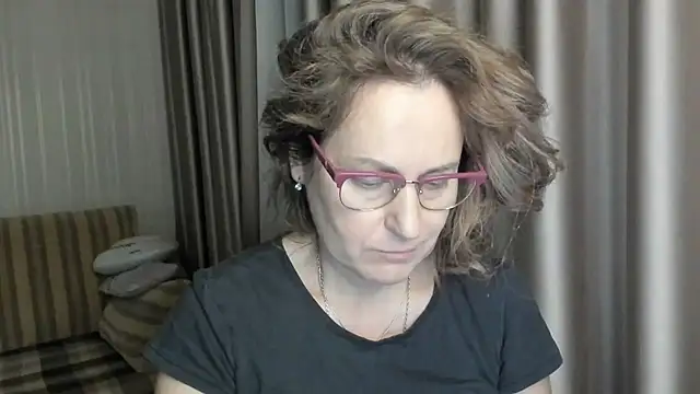 Snapshot of lauraoven chatting on 30, 12, 2024 lauraoven online show from 30, 12, 2024