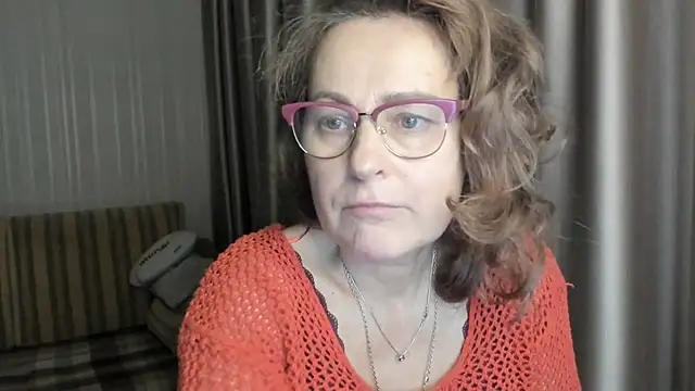 Snapshot of lauraoven chatting on 9, 1, 2025 lauraoven online show from 9, 1, 2025