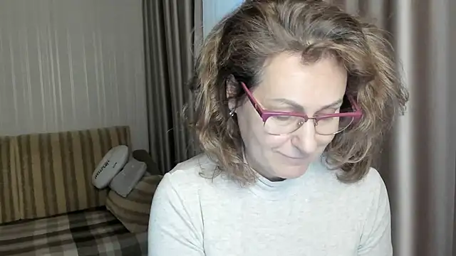 Snapshot of lauraoven chatting on 13, 1, 2025 lauraoven online show from 13, 1, 2025