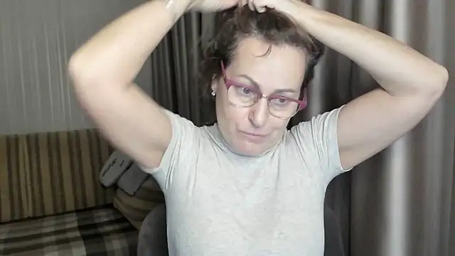 Snapshot of lauraoven chatting on 13, 1, 2025 lauraoven online show from 13, 1, 2025