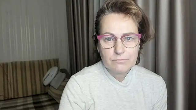Snapshot of lauraoven chatting on 14, 1, 2025 lauraoven online show from 14, 1, 2025