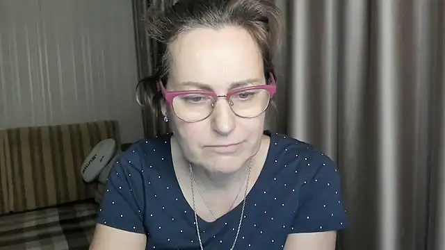 Snapshot of lauraoven chatting on 15, 1, 2025 lauraoven online show from 15, 1, 2025