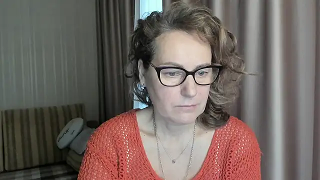 Snapshot of lauraoven chatting on 19, 1, 2025 lauraoven online show from 19, 1, 2025