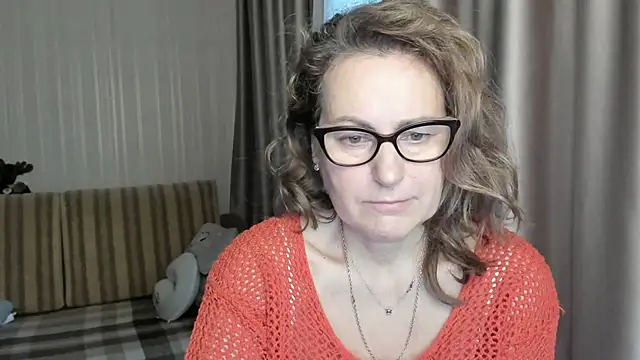 Snapshot of lauraoven chatting on 20, 1, 2025 lauraoven online show from 20, 1, 2025