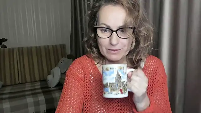 Snapshot of lauraoven chatting on 20, 1, 2025 lauraoven online show from 20, 1, 2025