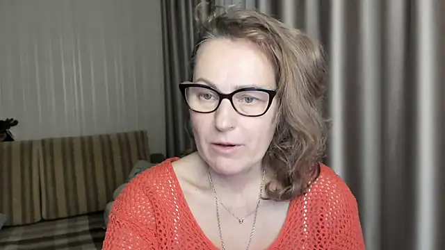 Snapshot of lauraoven chatting on 24, 1, 2025 lauraoven online show from 24, 1, 2025