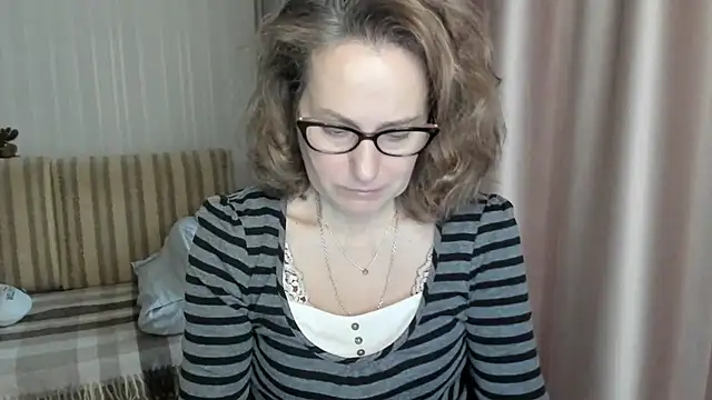 Snapshot of lauraoven chatting on 12, 2, 2025 lauraoven online show from 12, 2, 2025