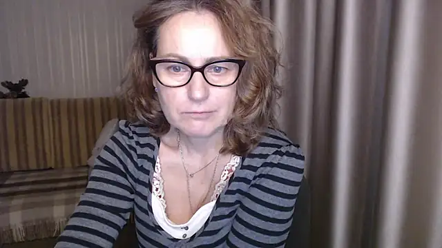 Snapshot of lauraoven chatting on 12, 2, 2025 lauraoven online show from 12, 2, 2025