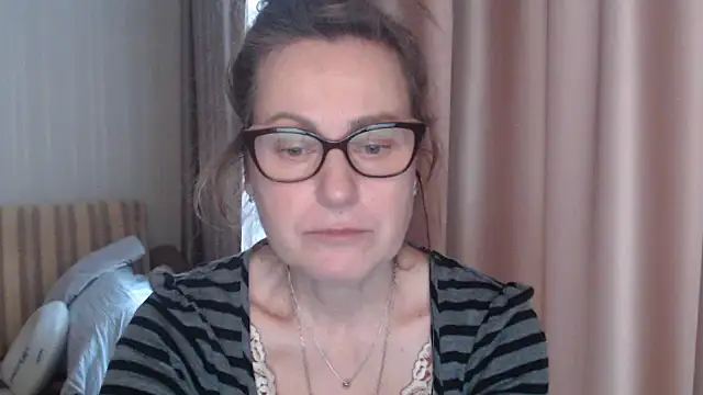 Snapshot of lauraoven chatting on 17, 2, 2025 lauraoven online show from 17, 2, 2025