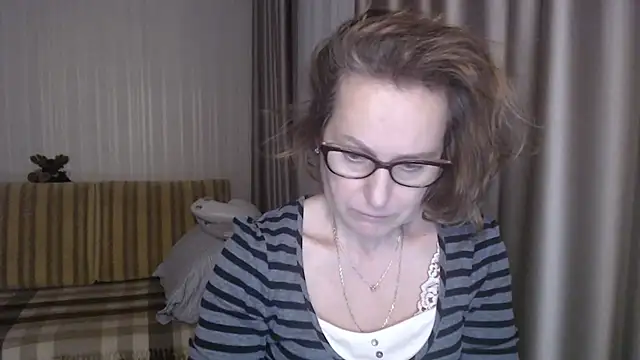 Snapshot of lauraoven chatting on 17, 2, 2025 lauraoven online show from 17, 2, 2025