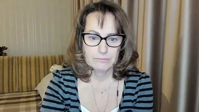 Snapshot of lauraoven chatting on 19, 2, 2025 lauraoven online show from 19, 2, 2025