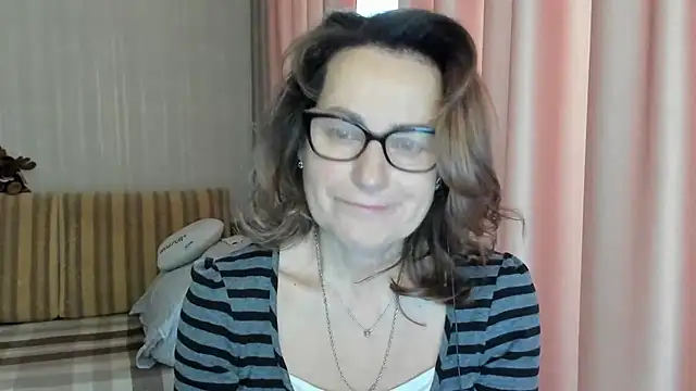 Snapshot of lauraoven chatting on 20, 2, 2025 lauraoven online show from 20, 2, 2025