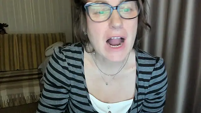 Snapshot of lauraoven chatting on 20, 2, 2025 lauraoven online show from 20, 2, 2025