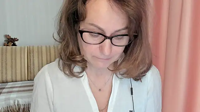 Snapshot of lauraoven chatting on 25, 2, 2025 lauraoven online show from 25, 2, 2025