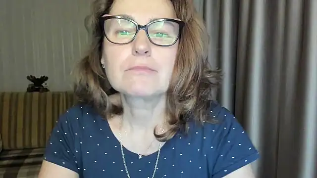 Snapshot of lauraoven chatting on 1, 3, 2025 lauraoven online show from 1, 3, 2025