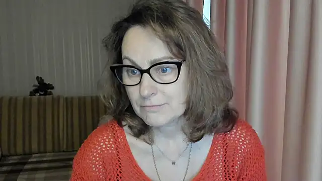 Snapshot of lauraoven chatting on 3, 3, 2025 lauraoven online show from 3, 3, 2025