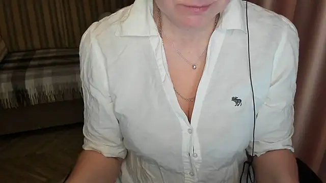 Snapshot of lauraoven chatting on 4, 3, 2025 lauraoven online show from 4, 3, 2025