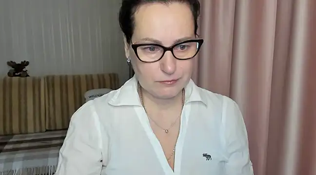 Snapshot of lauraoven chatting on 7, 3, 2025 lauraoven online show from 7, 3, 2025