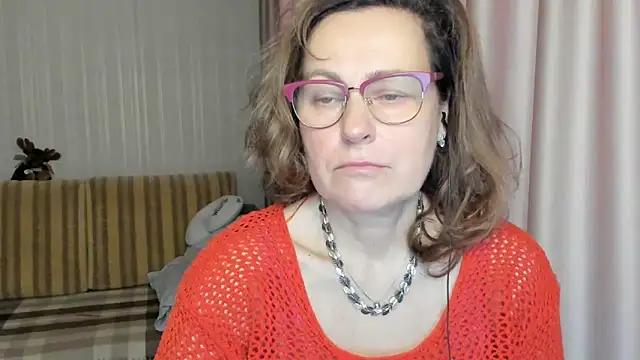 Snapshot of lauraoven chatting on 9, 3, 2025 lauraoven online show from 9, 3, 2025