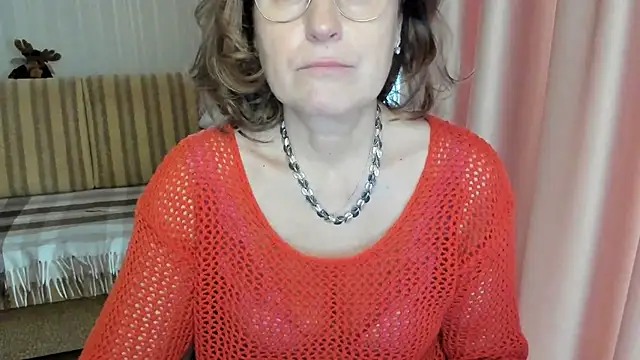 Snapshot of lauraoven chatting on 10, 3, 2025 lauraoven online show from 10, 3, 2025