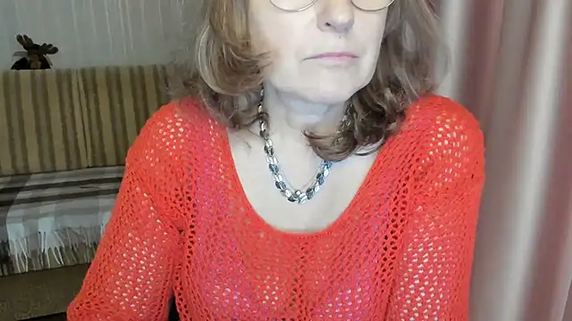 Snapshot of lauraoven chatting on 10, 3, 2025 lauraoven online show from 10, 3, 2025