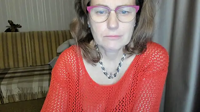 Snapshot of lauraoven chatting on 11, 3, 2025 lauraoven online show from 11, 3, 2025