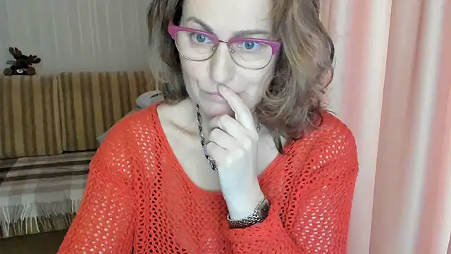 Snapshot of lauraoven chatting on 16, 3, 2025 lauraoven online show from 16, 3, 2025