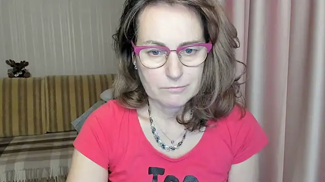 Snapshot of lauraoven chatting on 17, 3, 2025 lauraoven online show from 17, 3, 2025